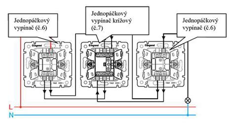 Schéma zapojenia krížového vypínača (č. 7) s dvomi schodiskovými vypínačmi (č. 6)