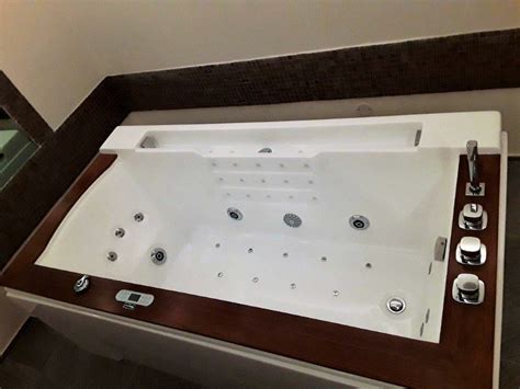 schéma rozloženia trysiek v hydromasážnej vani