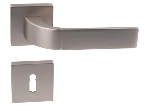 Detail hranatej rozety kovania Cobra VERA-S