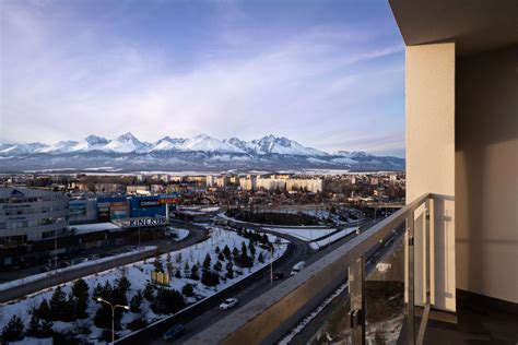 panoramatický výhľad na Nitru z terasy hotela