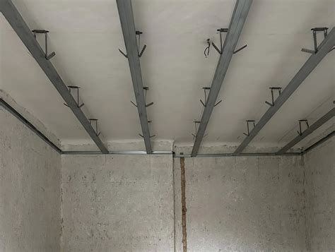 Schéma montáže drevenej podkonštrukcie na strop