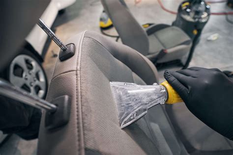 Detail interiéru vozidla po odstránení starých kobercov
