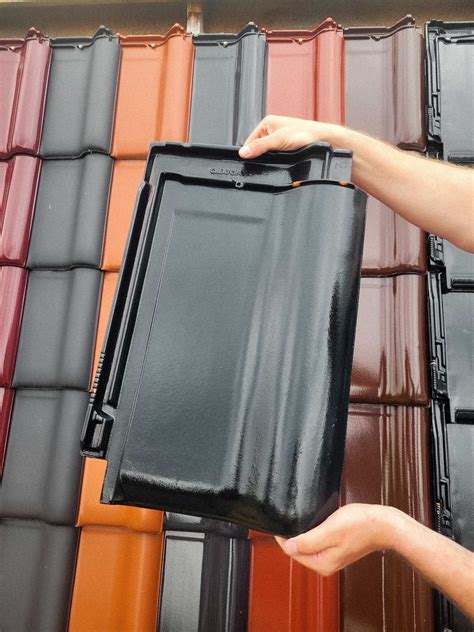 Detail veľkoformátovej škridly CREATON Balance na streche