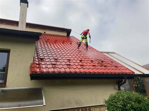 Mechanické čistenie strešnej krytiny pred náterom