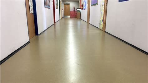 ukážka PVC podlahy v roliach a jej inštalácia