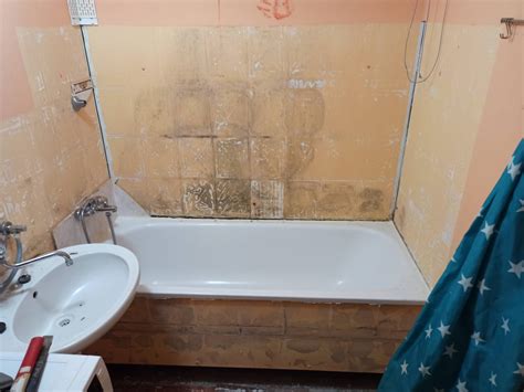 Staré umakartové bytové jadro pred rekonštrukciou