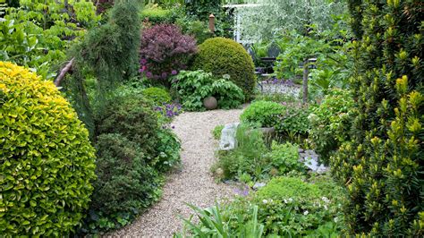Príklady použitia dekoračného štrku v záhrade
