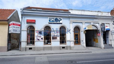 Záber na budovu Mestského kúpeľa v Nitre