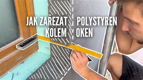 Detailné znázornenie aplikácie silikónového tmelu v rohu miestnosti