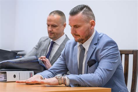 odborný tím pri konzultácii so zákazníkom