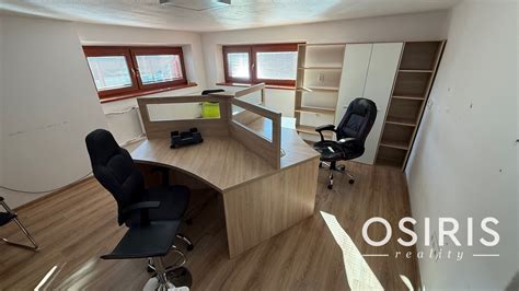 moderné kancelárske priestory so sklenenými stenami