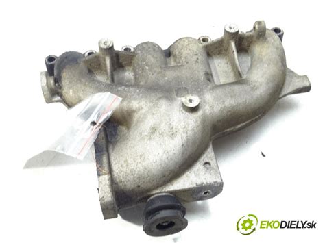 Detailný pohľad na sacie potrubie BMW E46 a jeho klapky