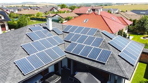 fotovoltaické panely na pultovej streche