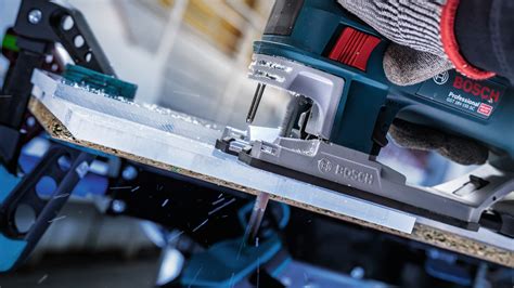 Schéma akumulátorovej priamočiarej píly Hilti s označením hlavných častí