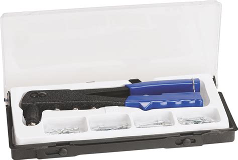 Detail pákových nitovacích klieští EXTOL Premium 8813756 v akcii