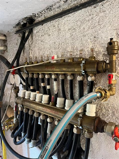 Detailné znečistenie potrubia podlahového kúrenia