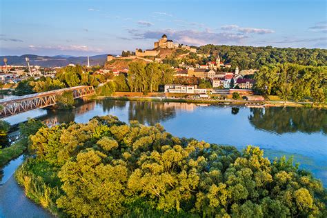 Panoráma Piešťan s riekou Váh a kúpeľnými ostrovmi