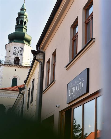Fotografia historického centra Modry s odkazom na miestnu infraštruktúru
