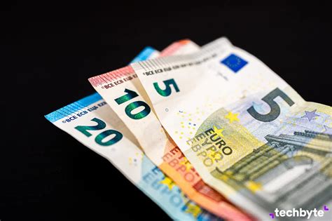 Sankcie a pokuty - znak zákazu a bankovky