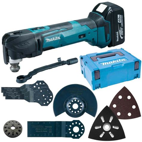 Multifunkčné náradie Makita TM3010CX5J v akcii pri rezaní