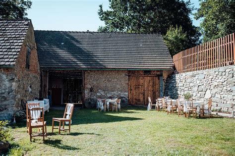 Zrekonštruovaná kamenná stodola premenená na školiace stredisko