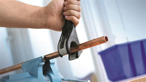 Rôzne typy vodovodných potrubí a spojov