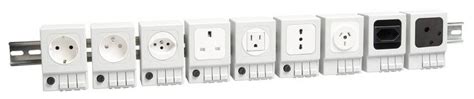 Rôzne typy zásuviek v elektrických rozvodniciach