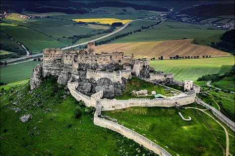Spišský hrad: Panoramatický pohľad na rozsiahly hradný komplex