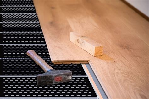 Schéma inštalácie vykurovacej fólie pod plávajúcu podlahu