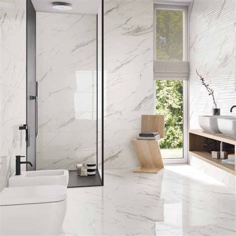 Vizualizácia kúpeľne s lesklým veľkoformátovým obkladom Purity of Marble Statuario Lux