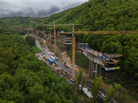použitie laserového diaľkomera na stavbe