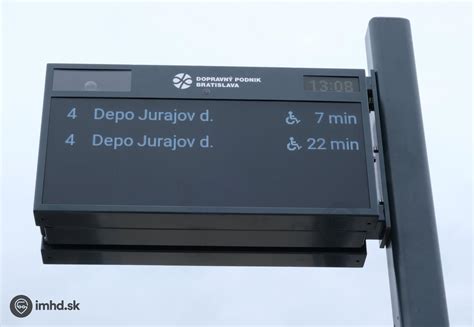 Príklad malej informačnej tabule na stĺpe