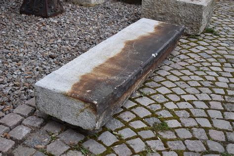Pritláčanie kobercového nášľapu na schod