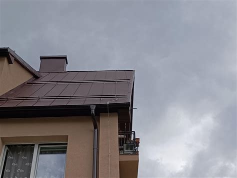 Detailné zobrazenie montáže úžľabia s plechovým lemovaním