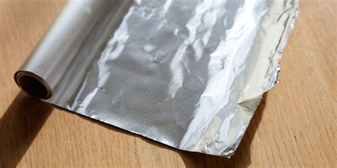 ukážka hliníkovej fólie v asfaltovom páse