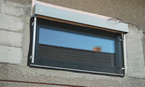 Zateplenie detailu okolo okna zabraňujúce tepelným mostom