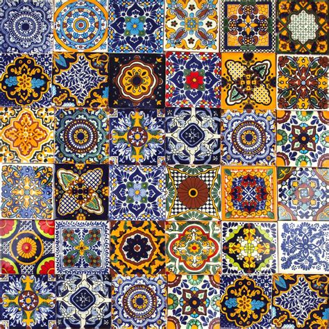 Vzorované keramické dlaždice s patchwork efektom