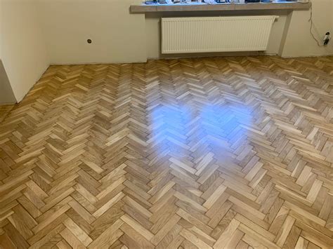 Pred a po brúsení parkiet