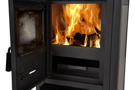 Obrázok detailu liatinového roštu v krbových kachliach