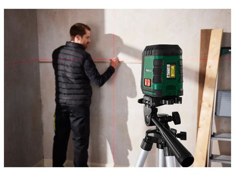 Parkside PKLL 7 F5 krížový líniový laser a jeho 360° univerzálna svorka