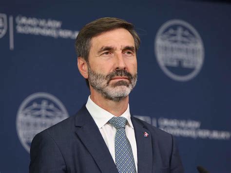 Základná ilustrácia rozdielu medzi nerovnou a vyrovnanou podlahou