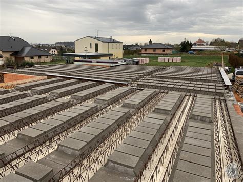 Uloženie kari siete pred betonážou stropu