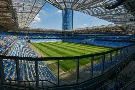 Pohľad na Národný futbalový štadión s vláknocementovým obkladom EQUITONE [tectiva]