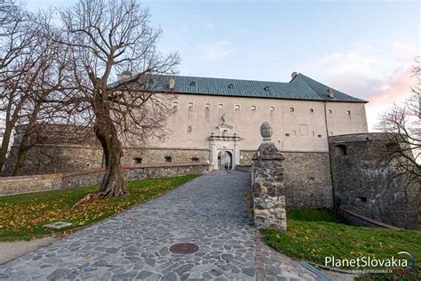 hrad Červený Kameň v Malých Karpatoch