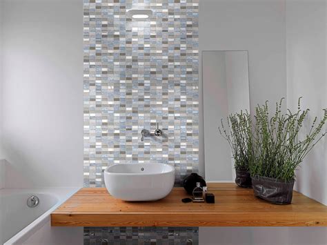 Sivý retro obklad do kúpeľne