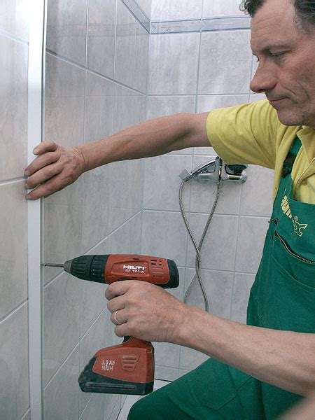 Nástroje potrebné na montáž sprchovacieho kúta a dverí
