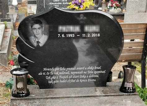 ukážka čistého náhrobného kameňa s čitateľným nápisom