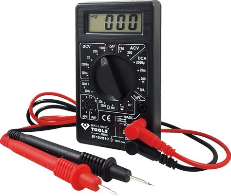 Multimeter pri meraní napätia batérie a zapaľovania