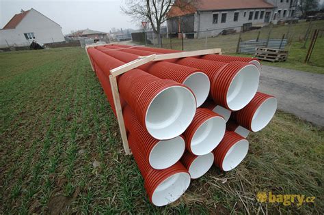 Skladovanie PVC potrubí na paletách