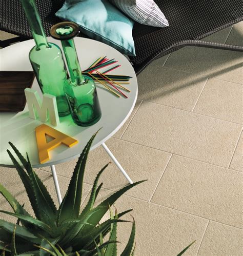 Moderná terasa s dlažbou Atlas Concorde Block Bianco Outdoor